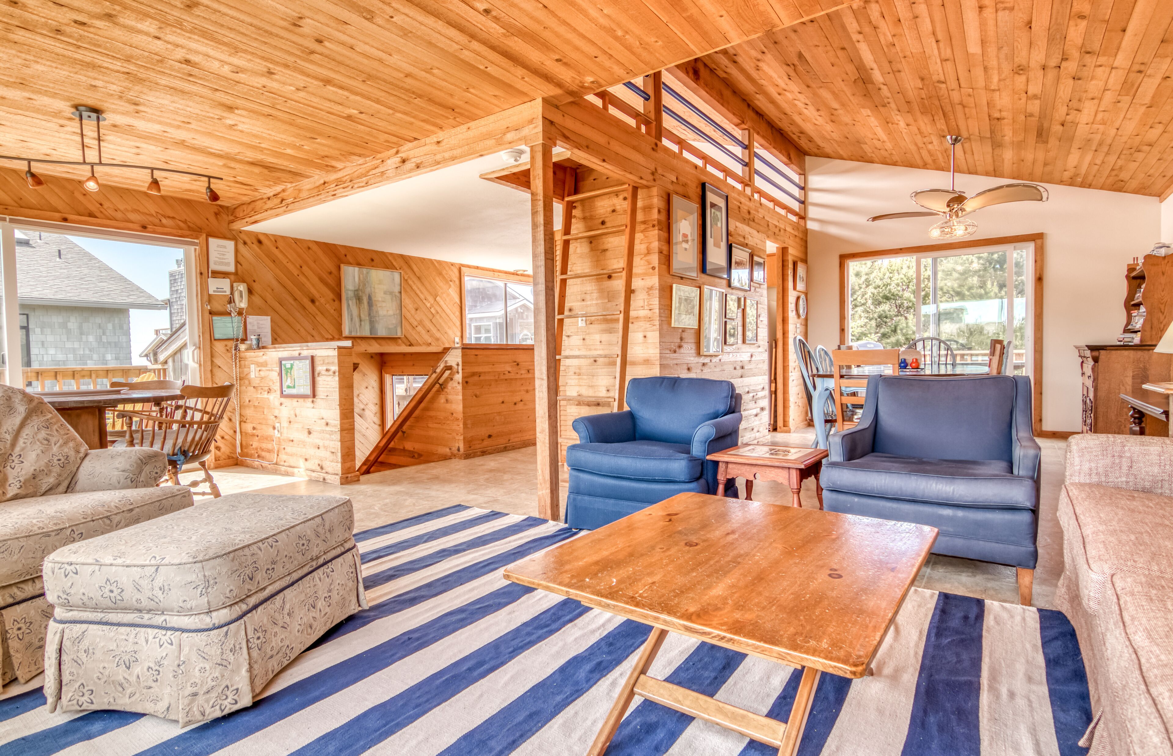 Instant Beach Access, Gorgeous Ocean Views from this 4 Bedroom in Manzanita!