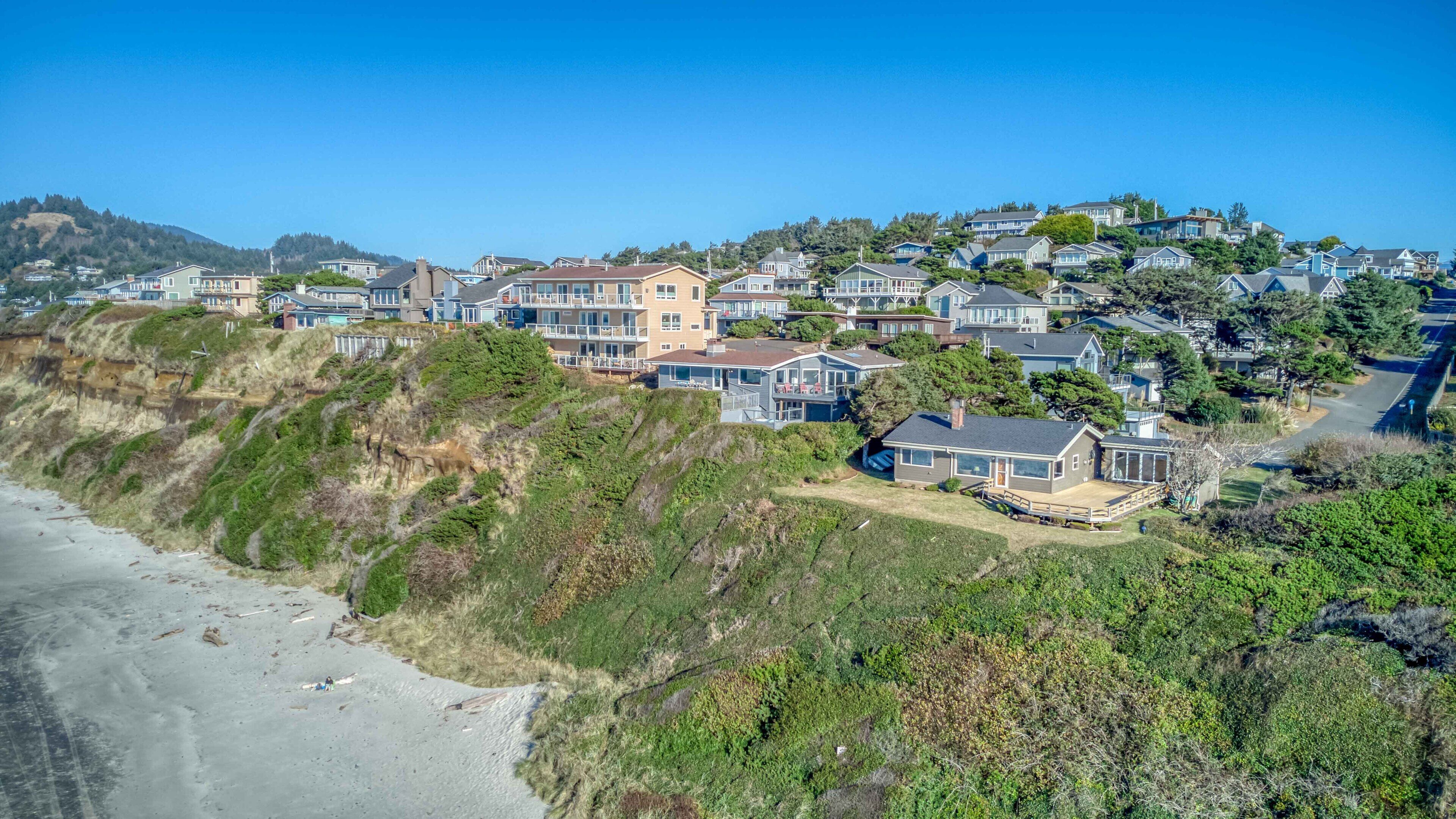 Huge Luxury Oceanfront with Multiple Decks and Hot Tub