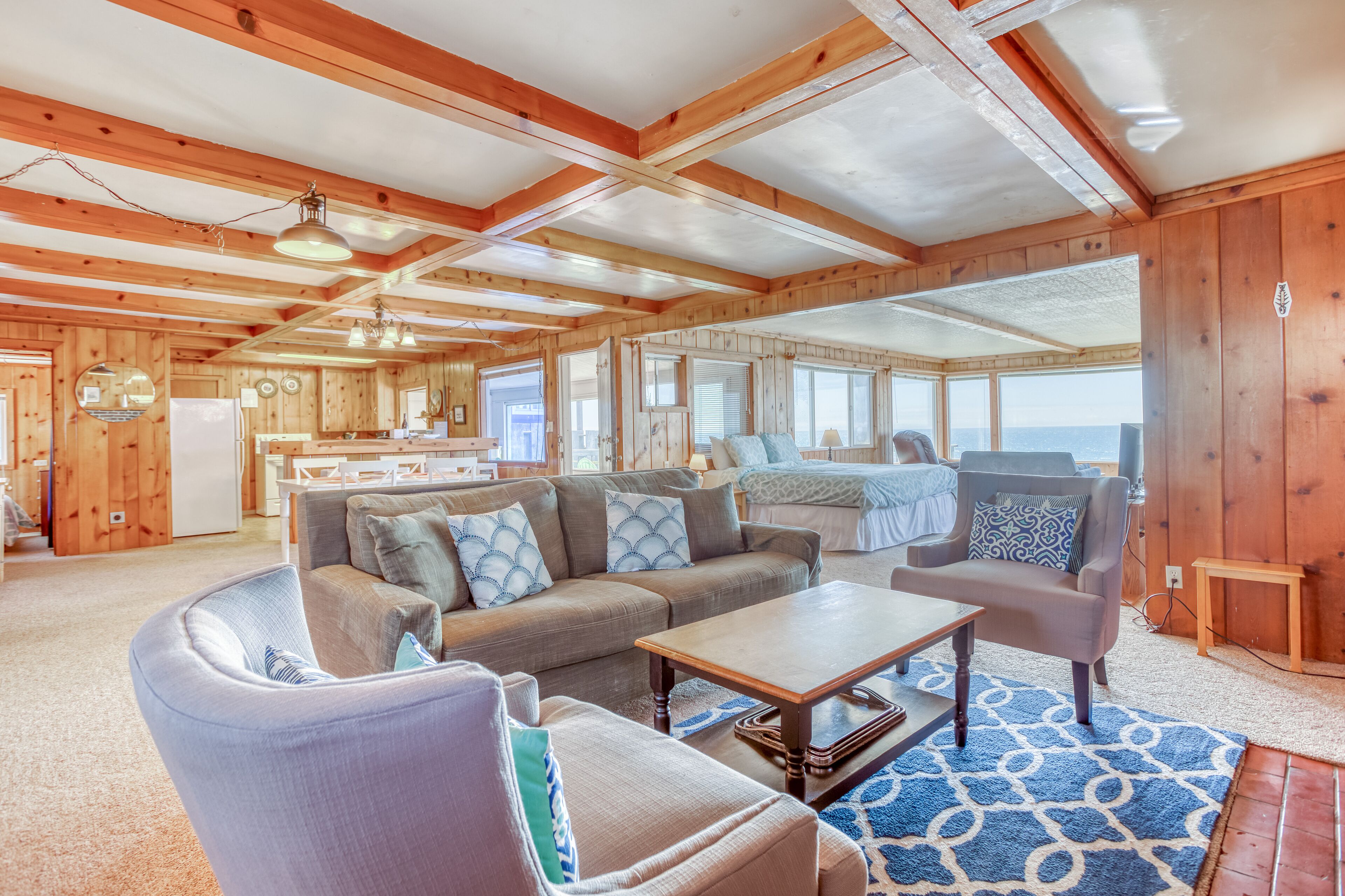 Cozy Oceanfront Cottage w/Stunning View