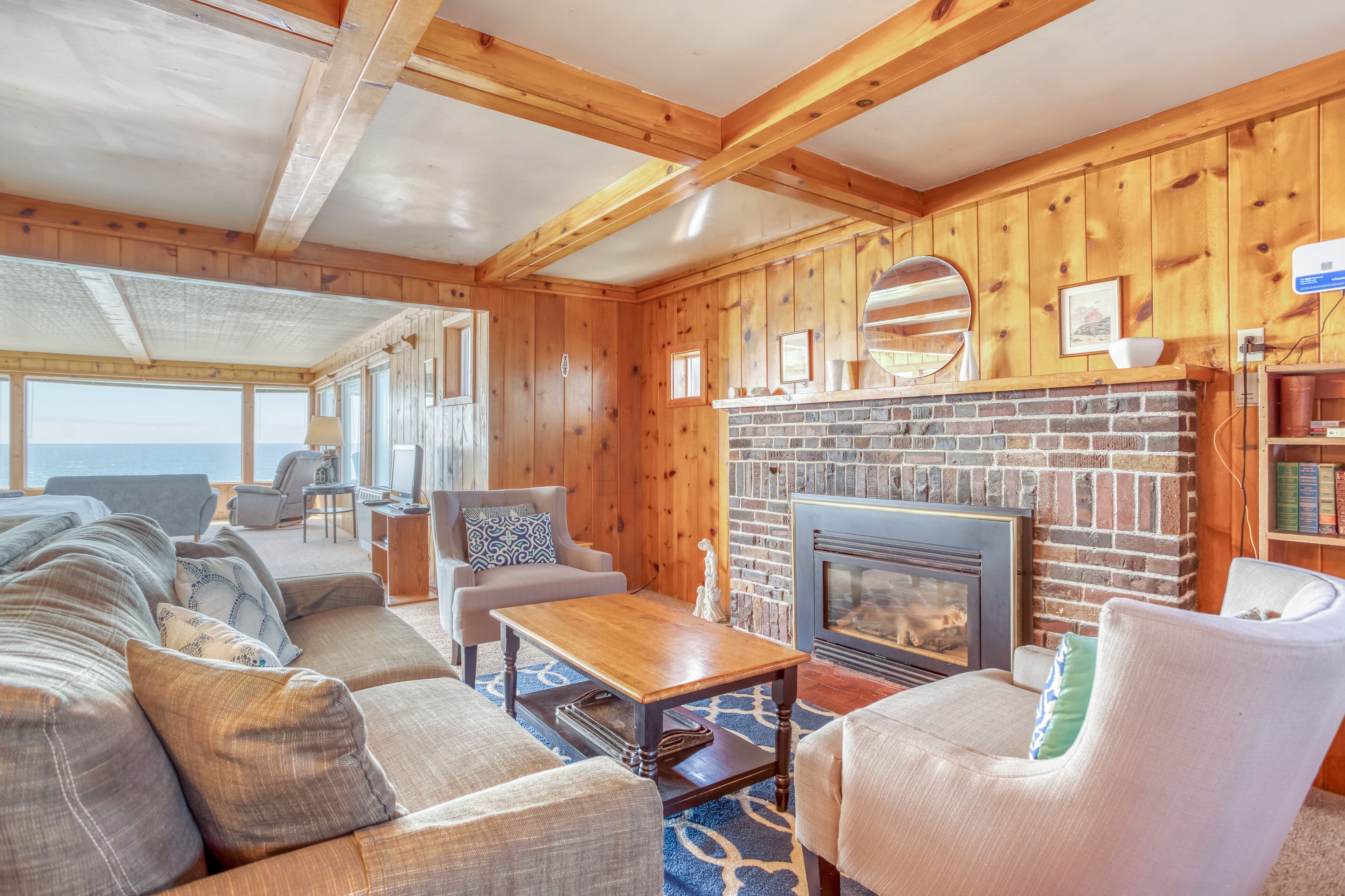 Cozy Oceanfront Cottage w/Stunning View