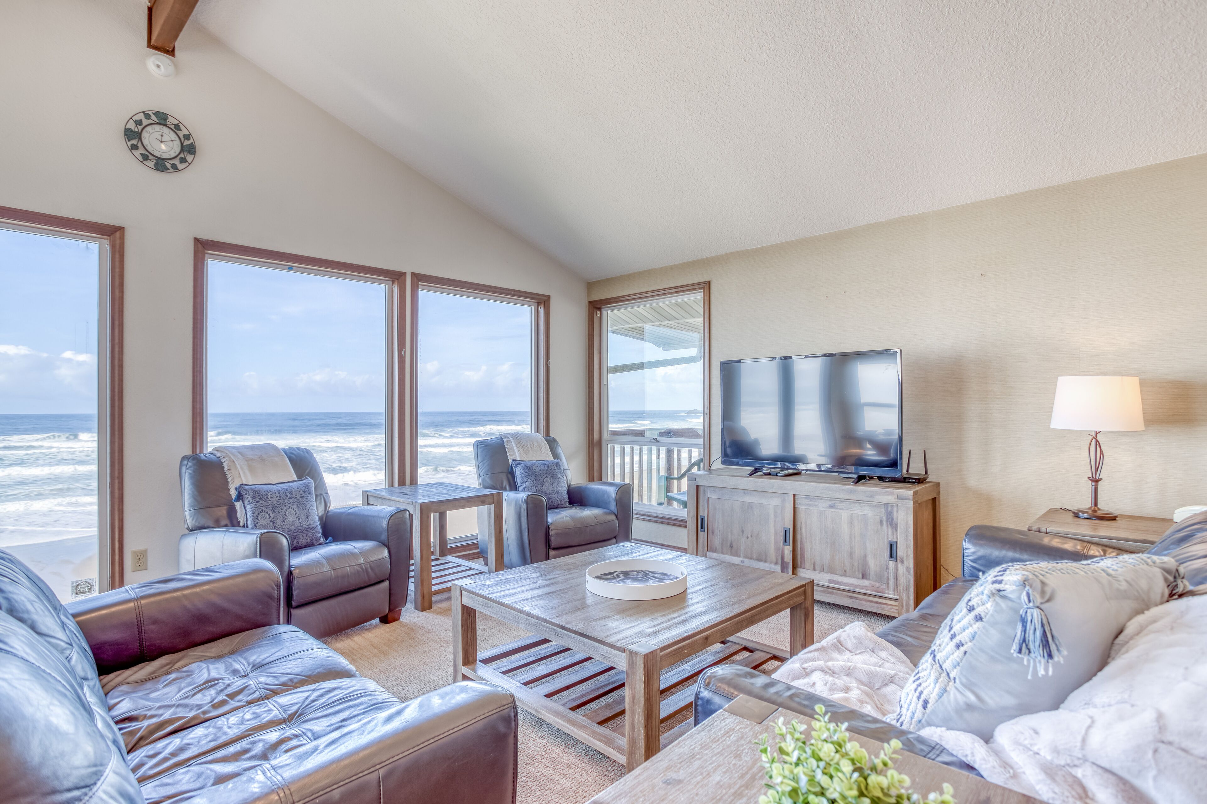 Huge Vaulted Great Room, Private Beach Access, Oceanfront, Two Fireplaces!