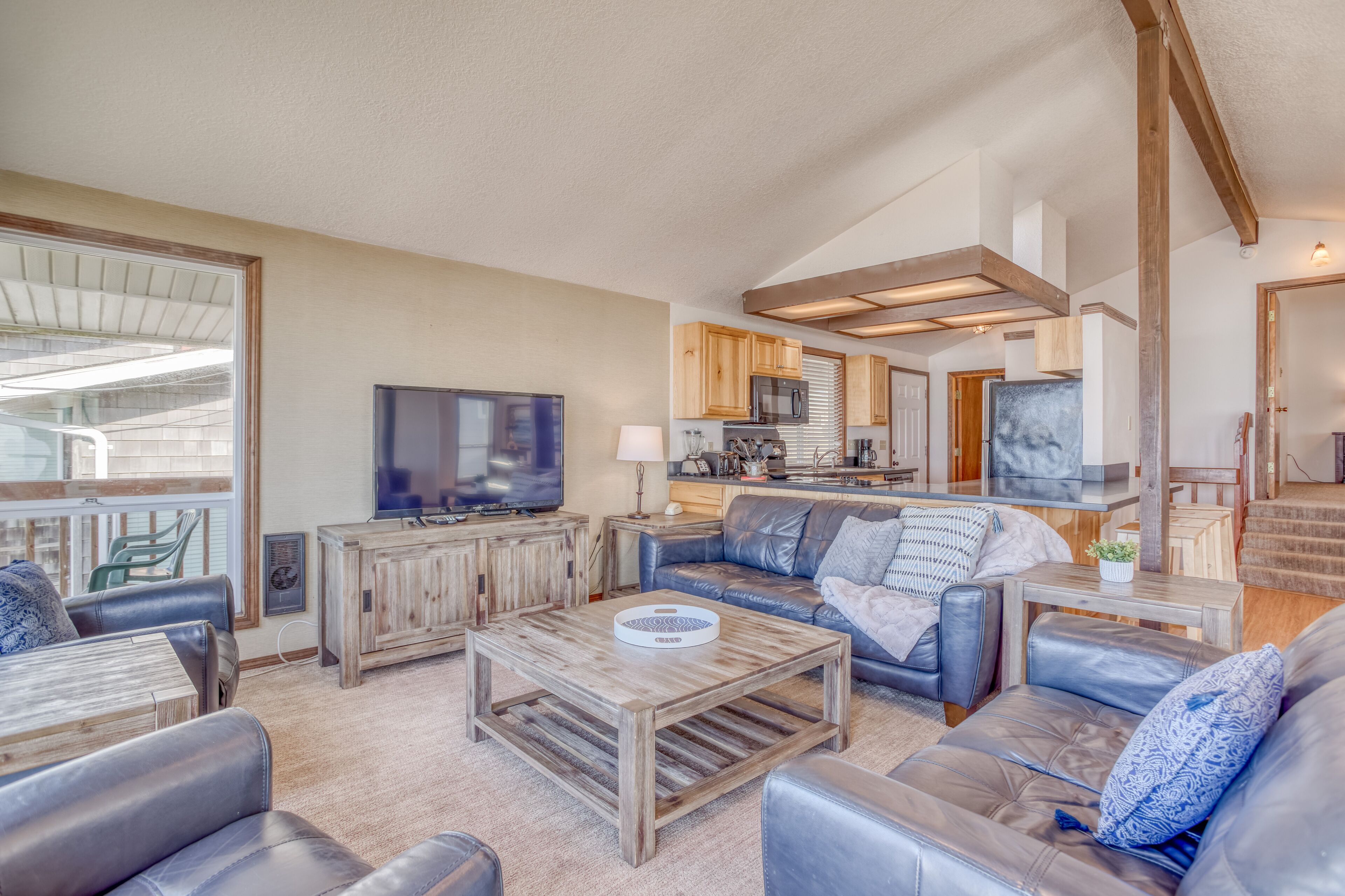 Huge Vaulted Great Room, Private Beach Access, Oceanfront, Two Fireplaces!