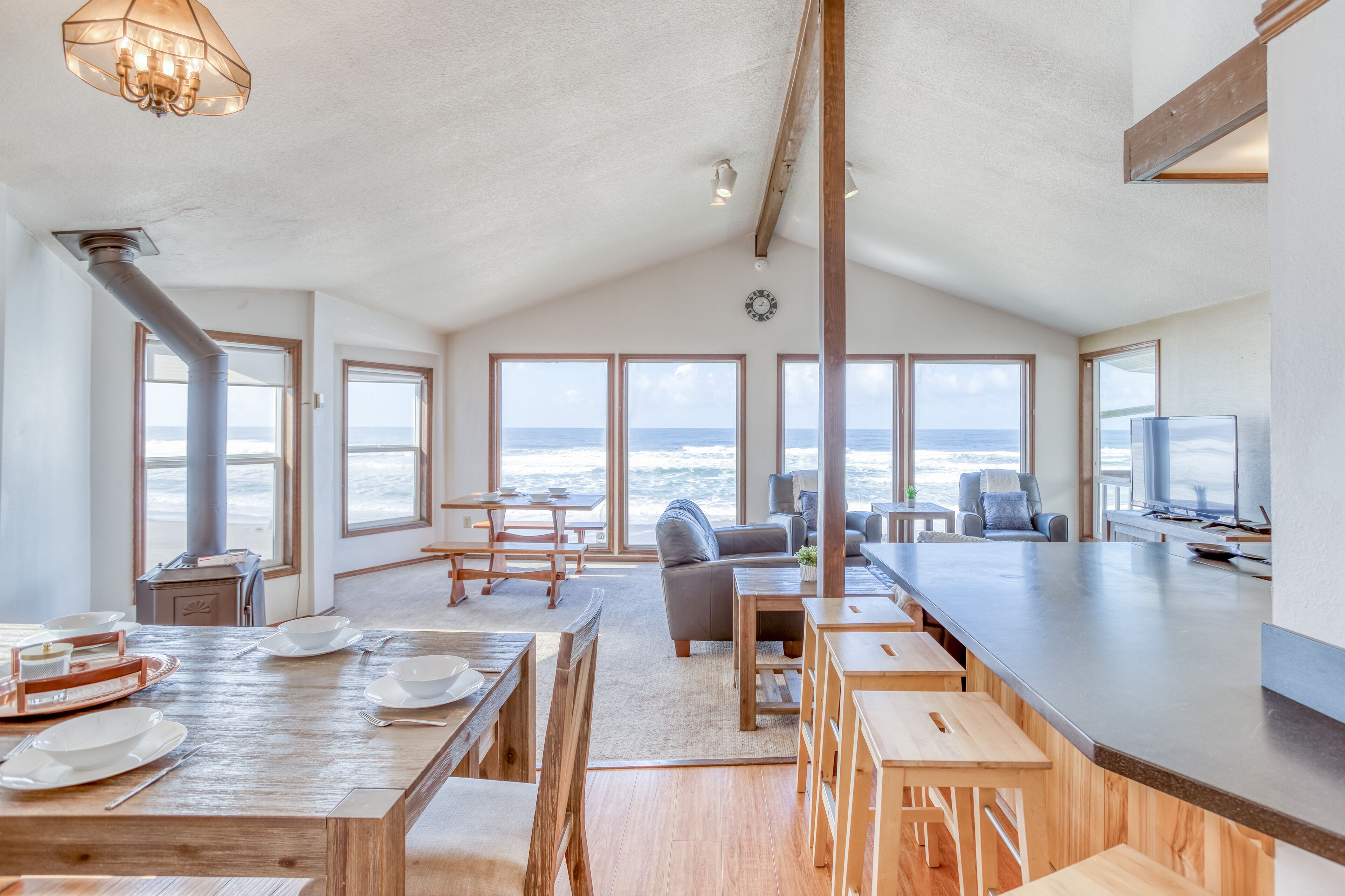 Huge Vaulted Great Room, Private Beach Access, Oceanfront, Two Fireplaces!