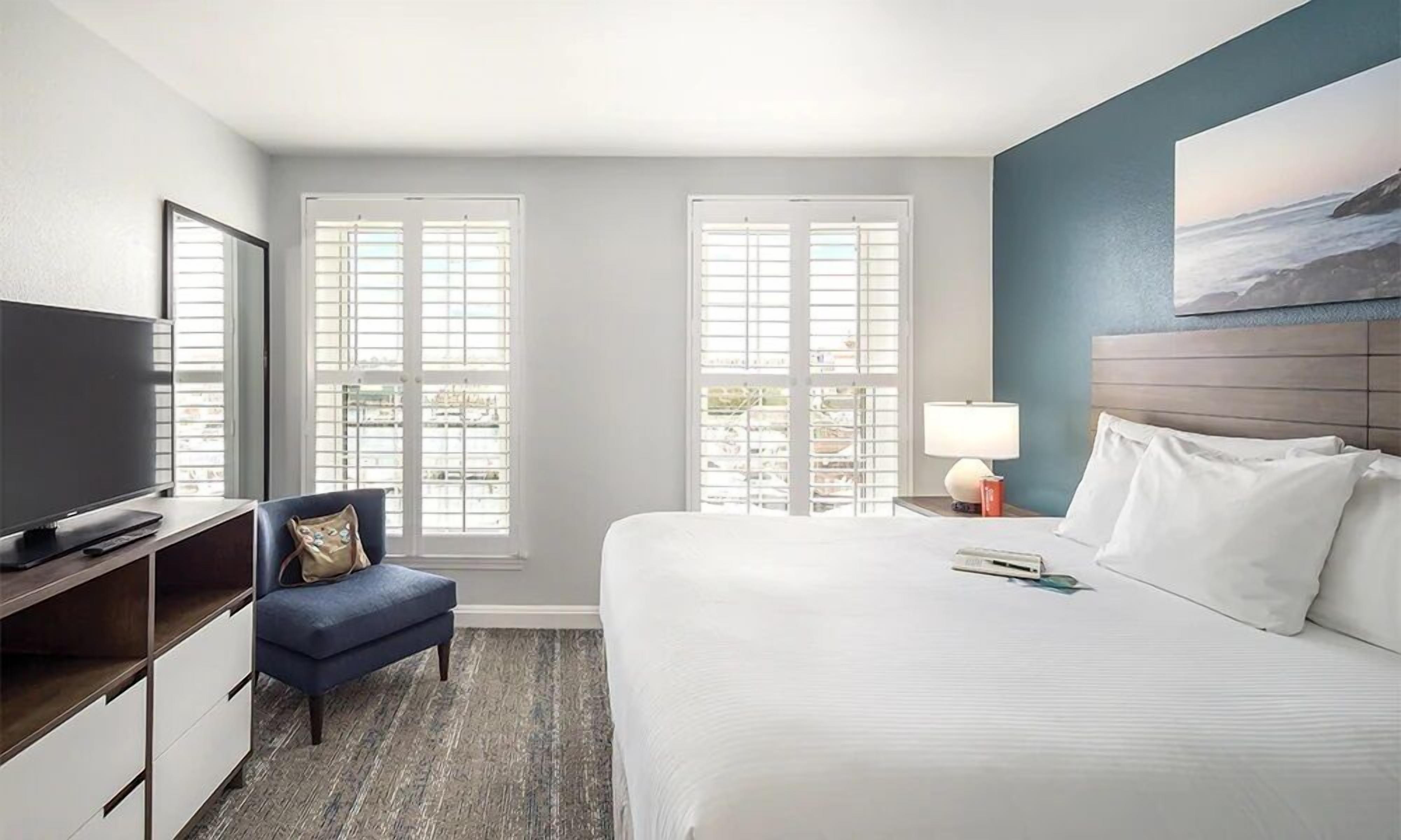 Wyndham Newport Onshore-2 BR-Walking Distance to Downtown!