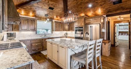 Luxurious 4 BR Farmhouse with Private Lake