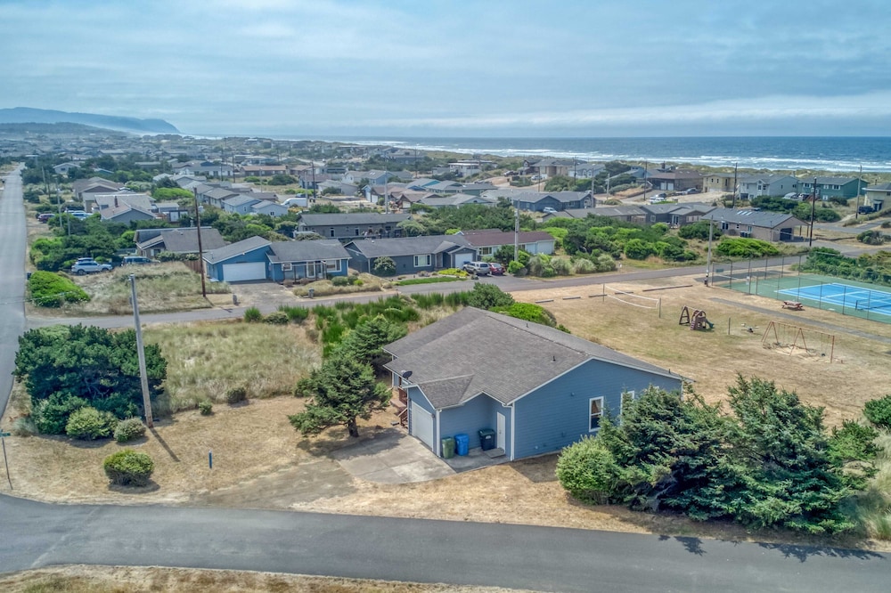 Elegant Style, Comfort in Waldport 3-Bedroom, Neighborhood Playground Next Door!