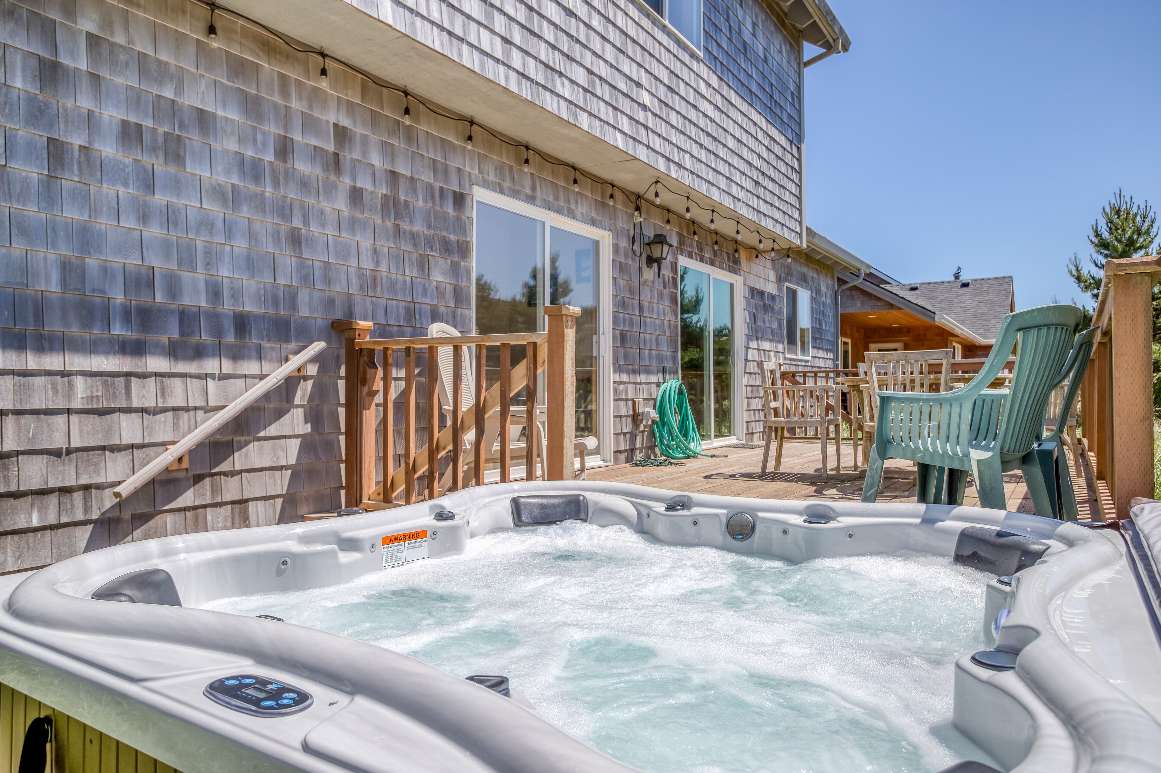 Charming Contemporary Close to Pacific City Beach, With Game Room, Loft!