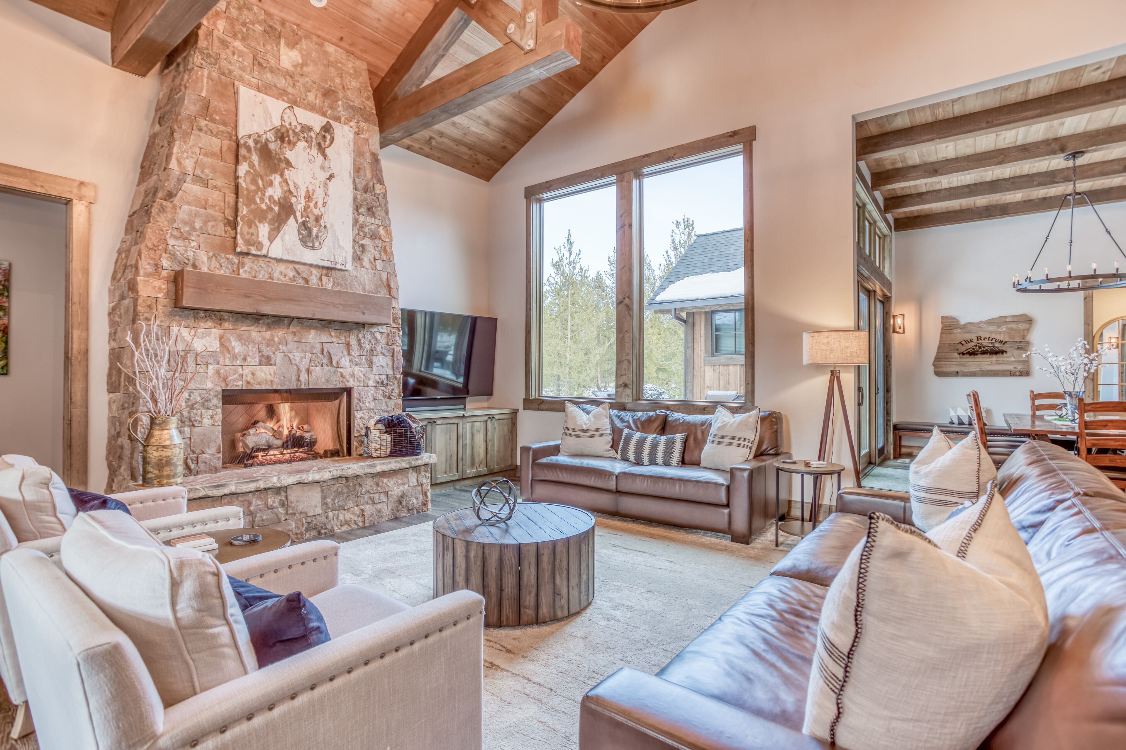 Splendid Modern Caldera Lodge with Amazing Amenities!