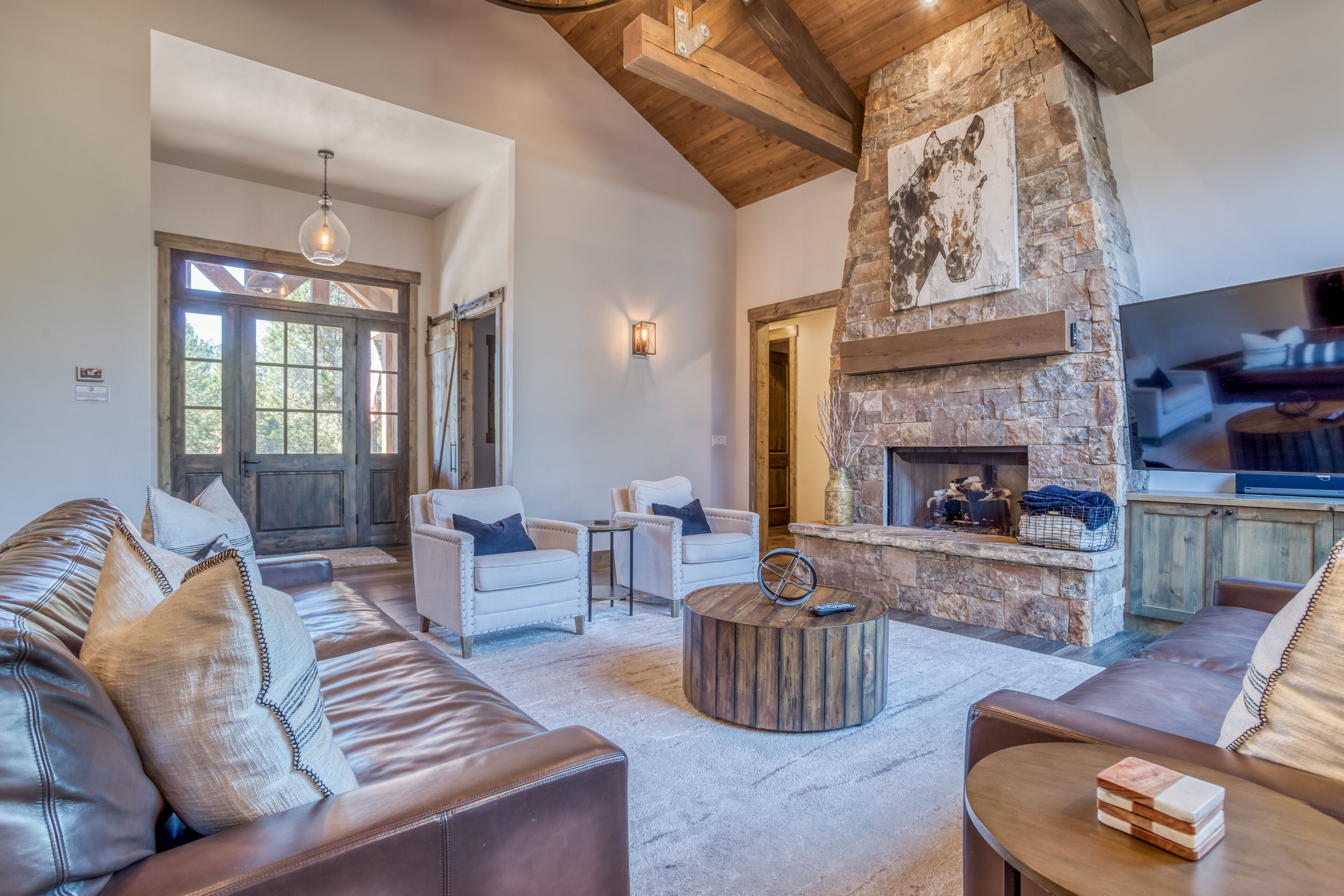 Splendid Modern Caldera Lodge with Amazing Amenities!