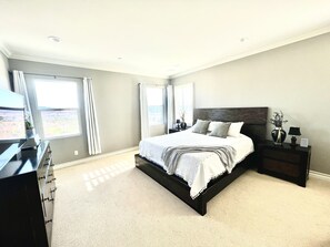 4 bedrooms, desk, iron/ironing board, free WiFi