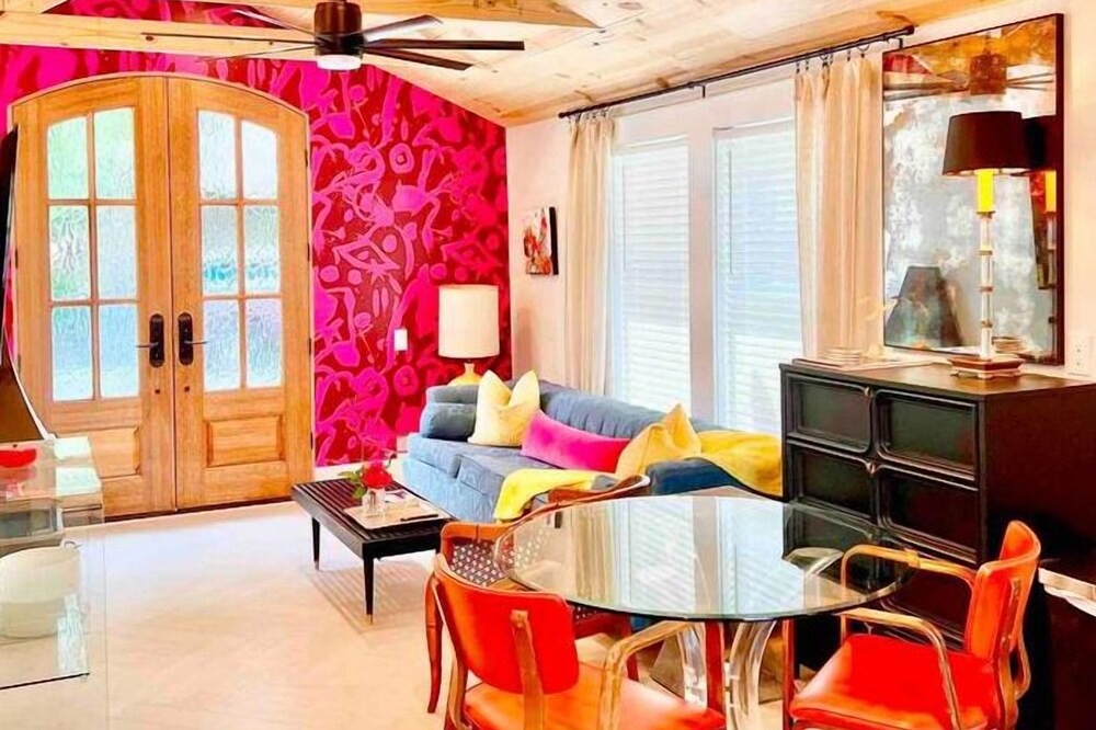 SweetSuiteCullman-couples retreat tiny home dwntwn