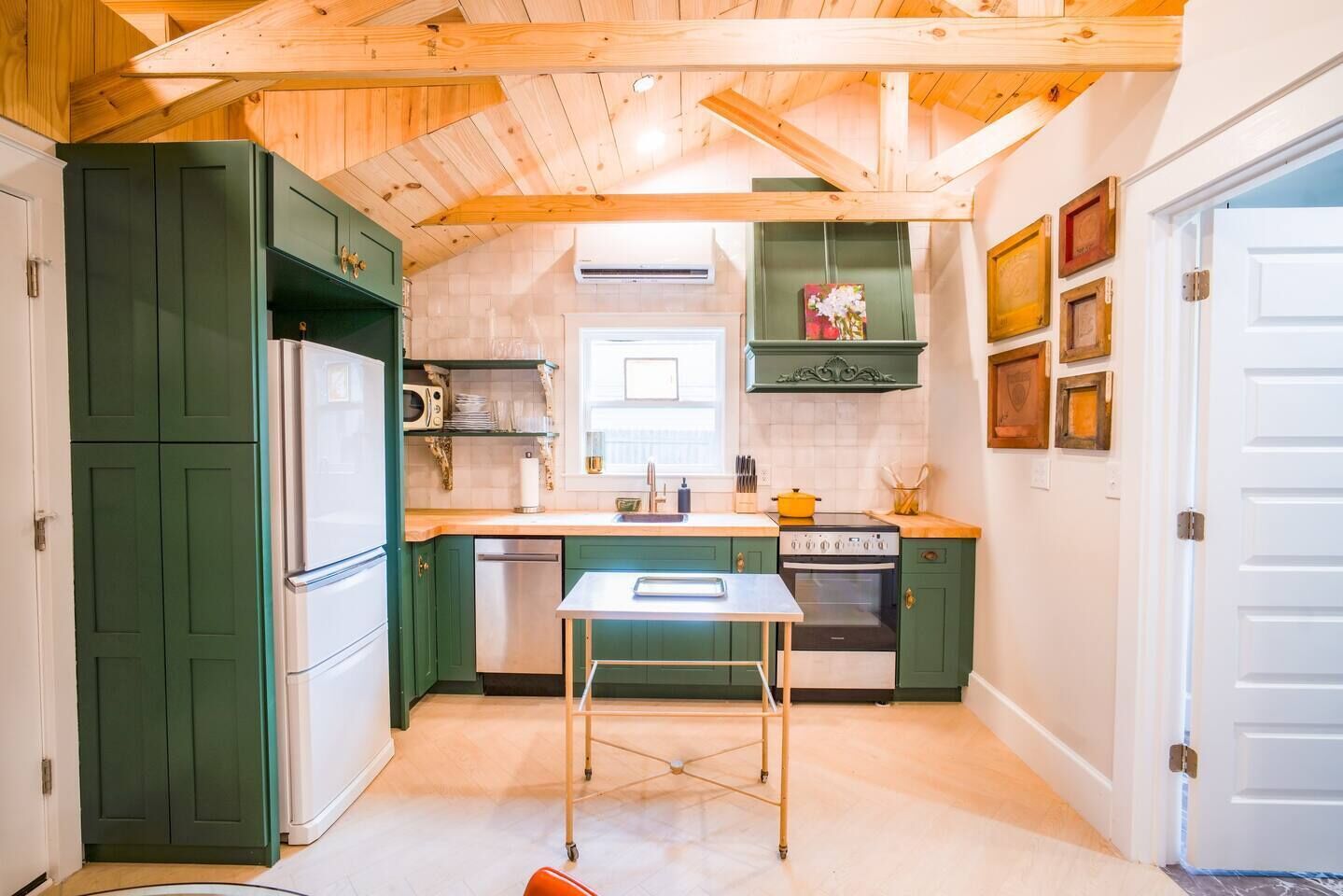 SweetSuiteCullman-couples retreat tiny home dwntwn