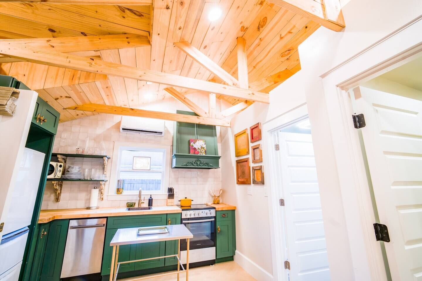 SweetSuiteCullman-couples retreat tiny home dwntwn