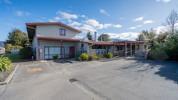 واجهة المنشأة