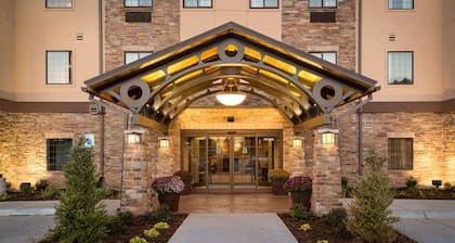 Suite with Pool | Business Essentials