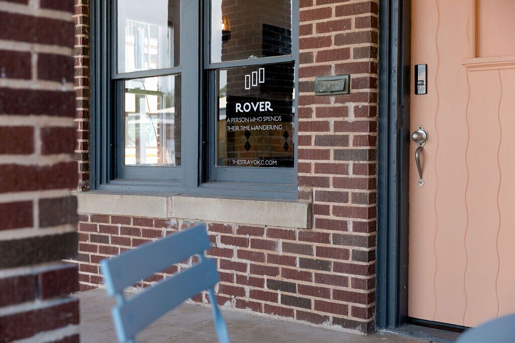 Lovely 2 Bedroom In the Heart of the Plaza District!