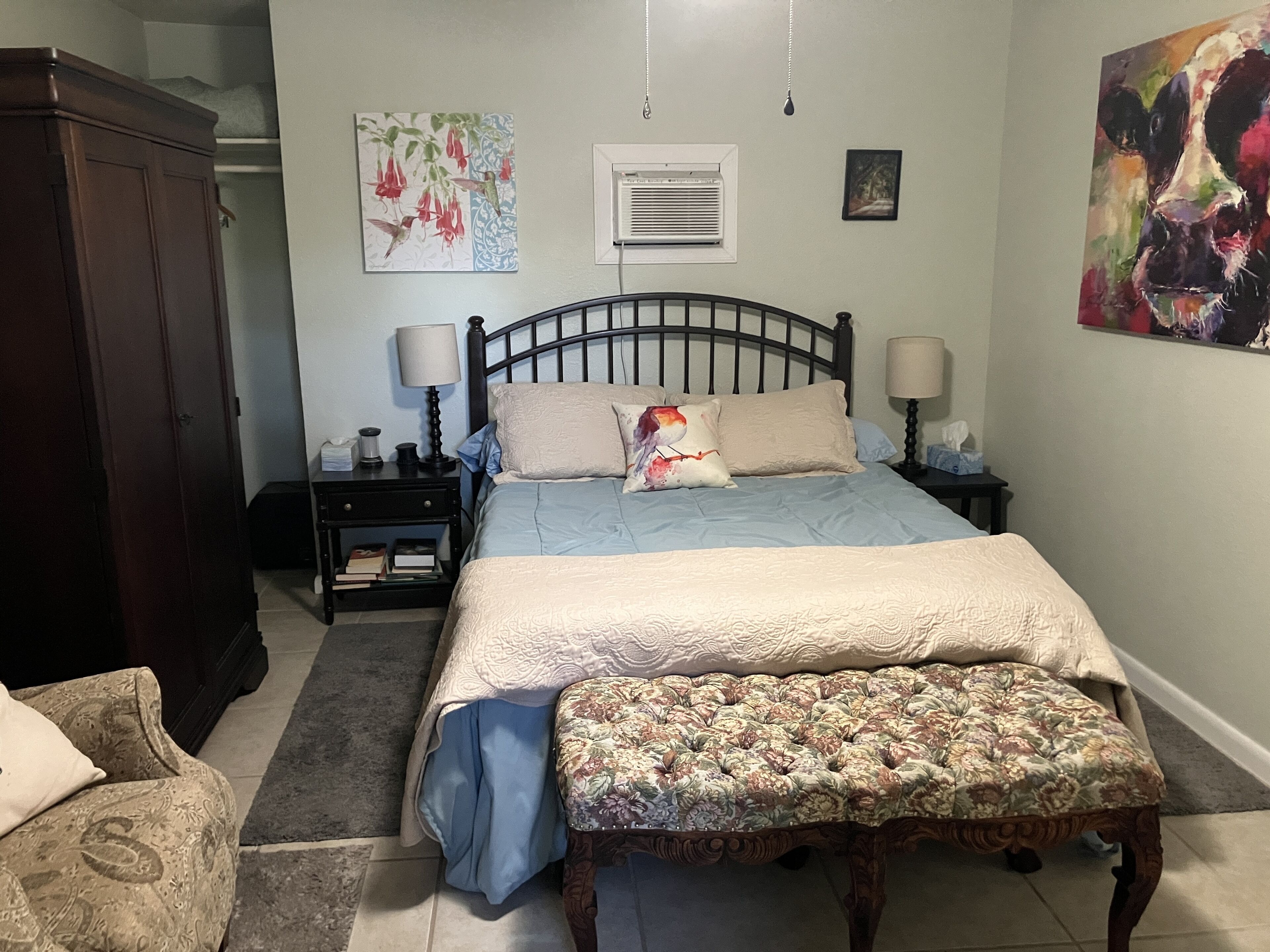 Hummingbird House with wandering wildlife. Swim under the Stars