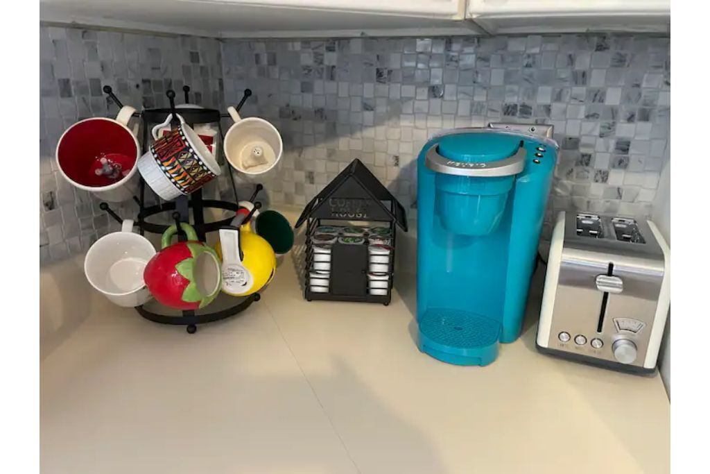 Great Location! 3BR Downtown Home steps from Canal