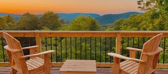 Scenic VIEWS! Pool table - Fire Pit - River Access - Arcade