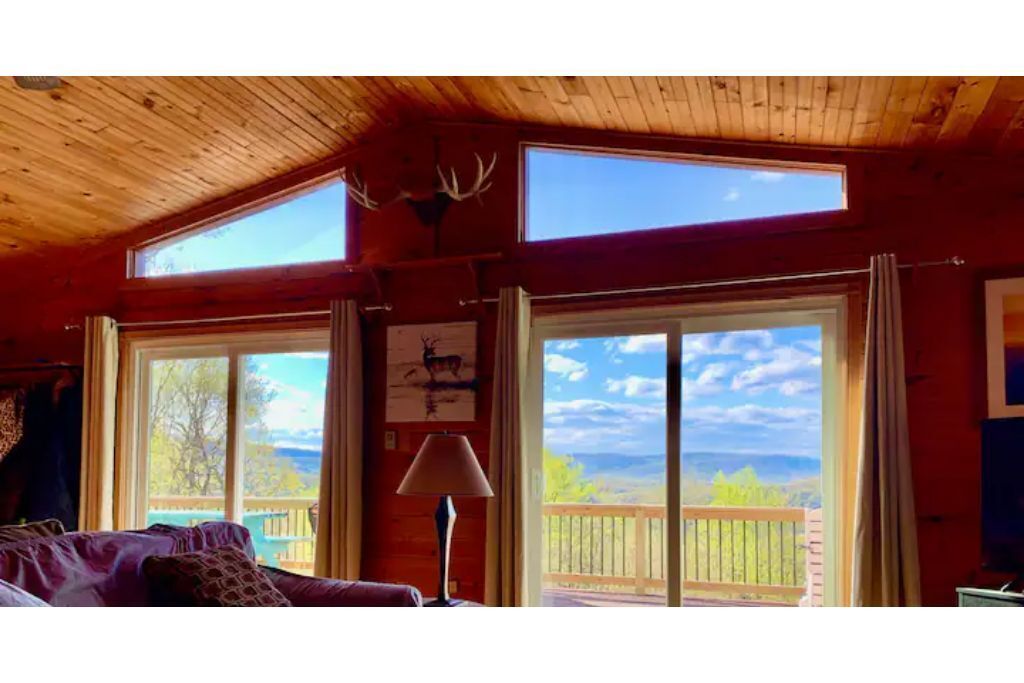 MOUNTAIN VIEWS! River/Fire Pit/Starlink WiFi/Pool Table/Games/Peaceful and Quiet