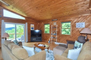 Smart TV, fireplace, video games, DVD player - Scenic VIEWS! Pool table - Fire Pit - River Access - Arcade (Great Cacapon)