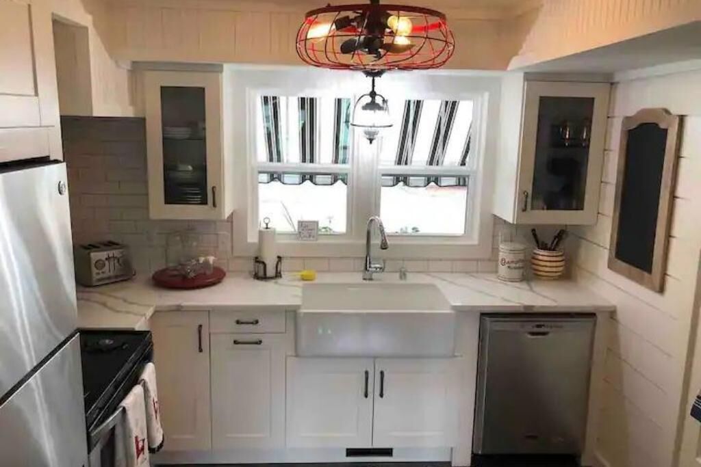 Beautiful Assembly Park Lakeside Getaway on Delavan Lake