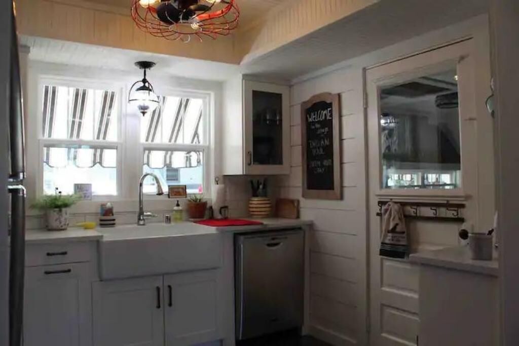 Beautiful Assembly Park Lakeside Getaway on Delavan Lake