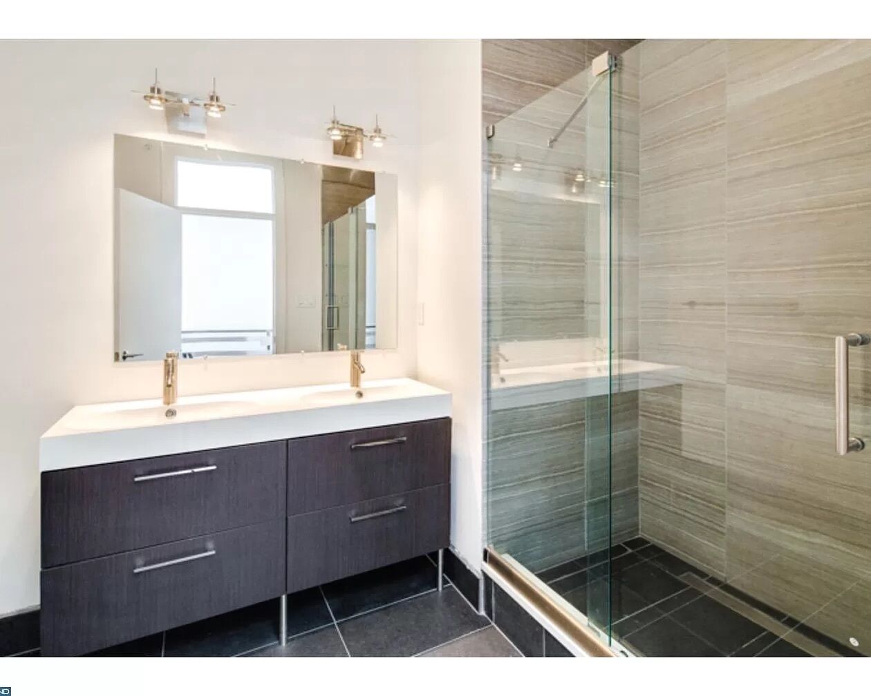 Futuristic 4BR Townhouse W/ HOTTUB & Free Disney+