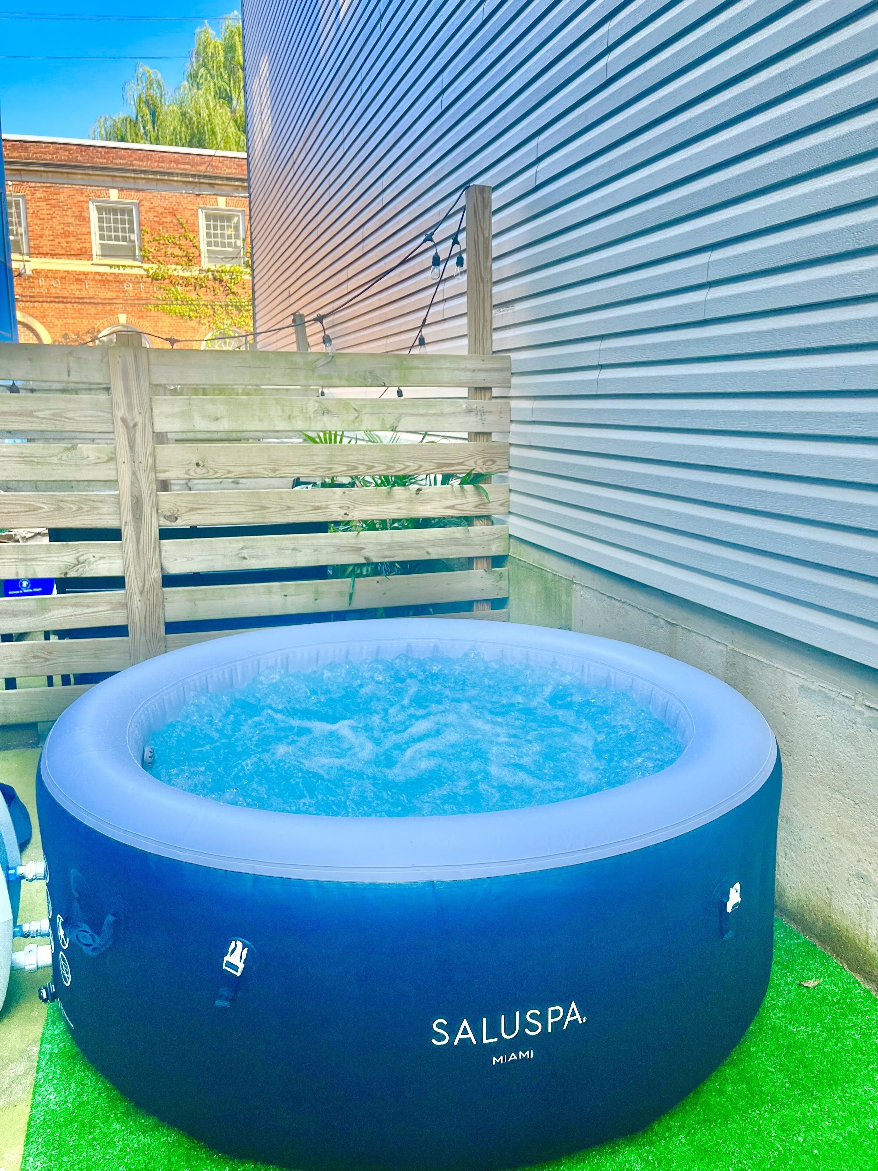 Futuristic 4BR Townhouse W/ HOTTUB & Free Disney+