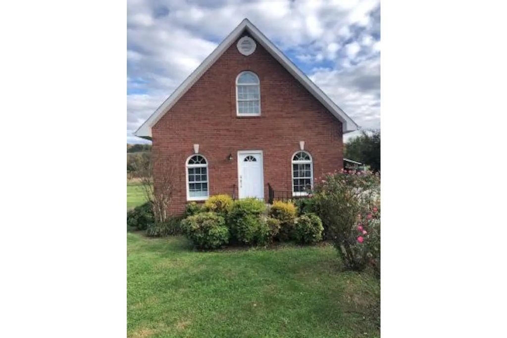 Welcome to our cottage, Serenity in Cleveland, TN