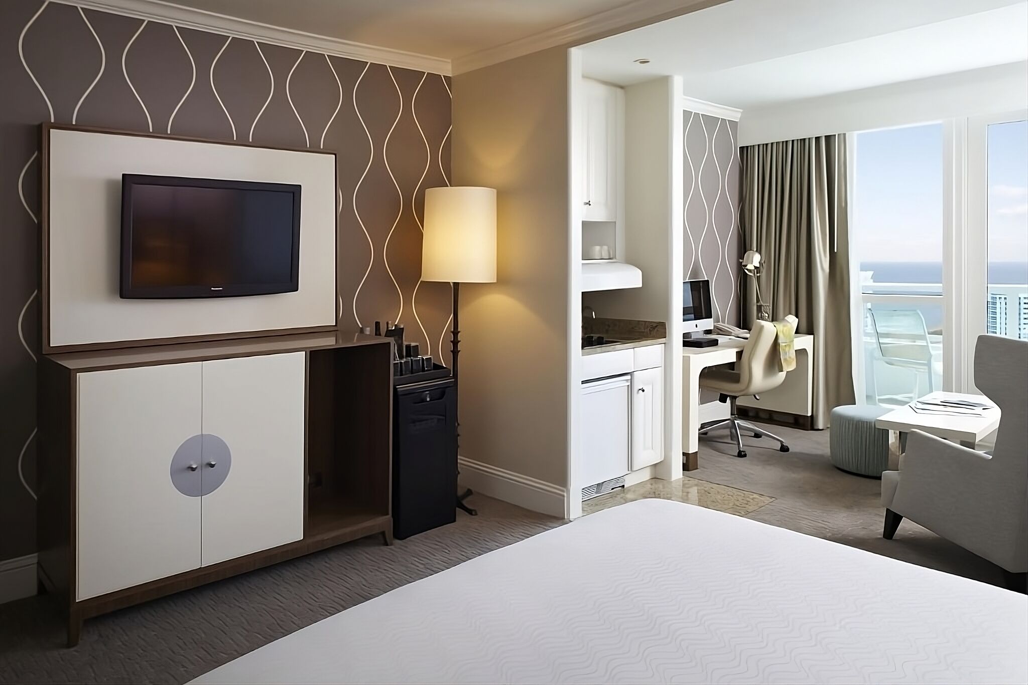 2 x Tresor Oceanview Junior Accommodations at Fontainebleau Miami Beach