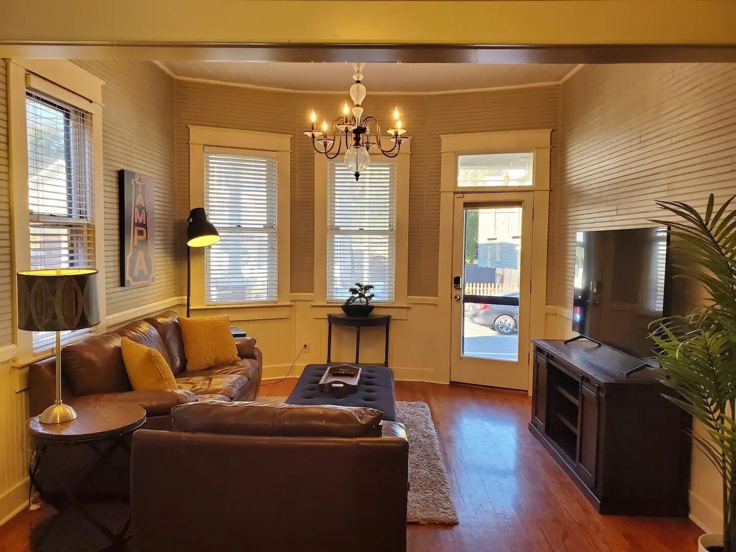 Historic Ybor City Bungalow ... Close to everything!!!