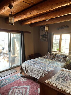 6 bedrooms, desk, iron/ironing board, travel cot