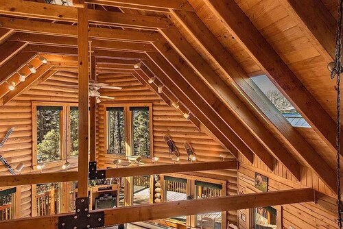 Ski-in Ski-Out Log Home - Right on Headin' Home Ski Run/Bike Tr w/ Hot Tub