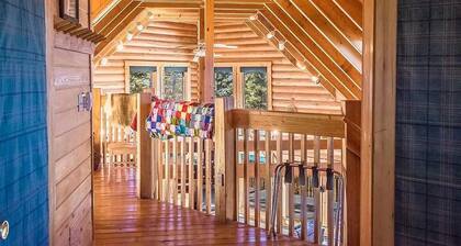 Ski-in Ski-Out Log Home - Right on Headin' Home Ski Run/Bike Tr w/ Hot Tub