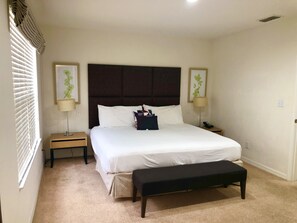 3 bedrooms, desk, iron/ironing board, travel crib - 3 miles to Disney/Waterslides/next to Fun Spot (Kissimmee)