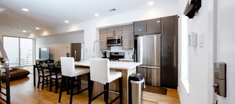 Fantastic 4BR Townhouse W/ HOTTUB