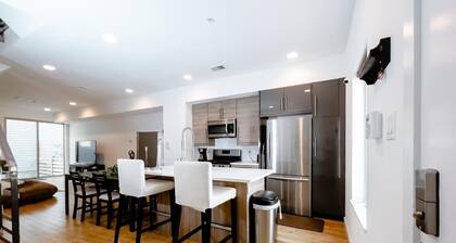 Fantastic 4BR Townhouse W/ HOTTUB