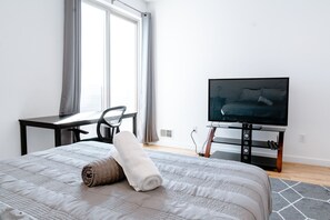 4 bedrooms, iron/ironing board, WiFi, bed sheets