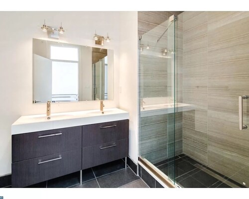 Fantastic 4BR Townhouse W/ HOTTUB