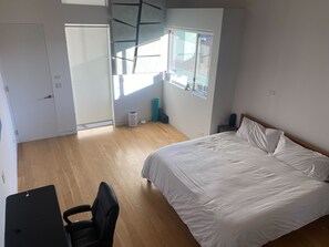 4 bedrooms, desk, free WiFi