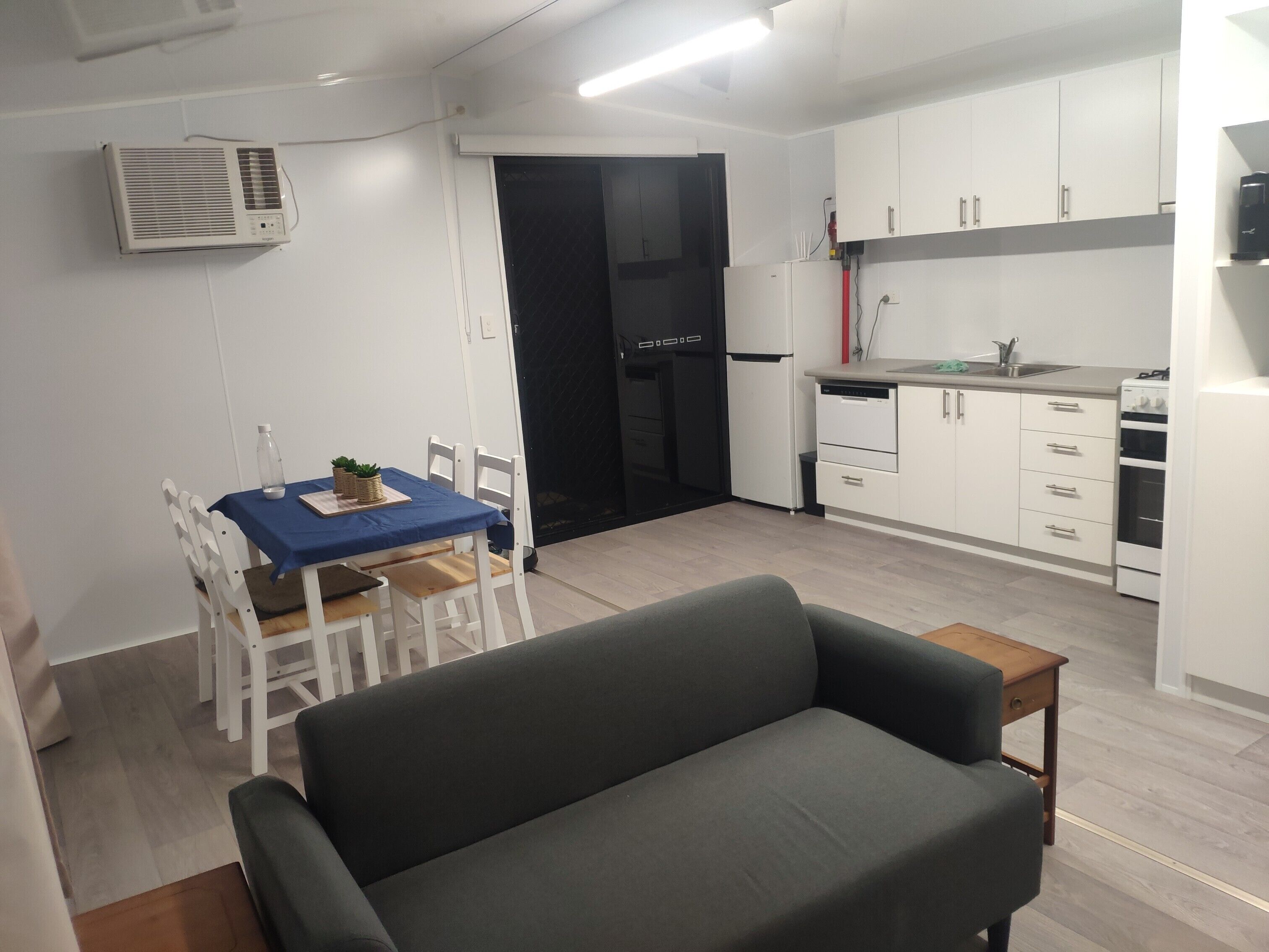 Convenient/ secluded 2 bedroom cabin on luxury acreage