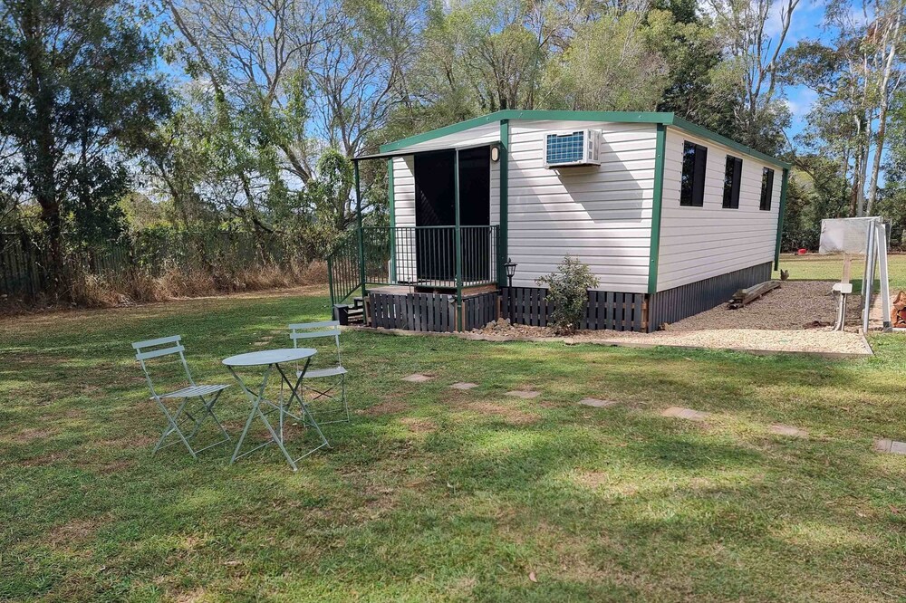 Convenient/ secluded 2 bedroom cabin on luxury acreage
