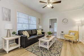 Smart TV, books, offices - Peaceful & Sunny Cottage • Great Location ⟶ Walk Everywhere (Lakeland)