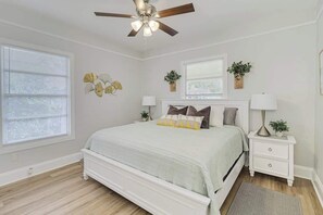 2 bedrooms, desk, iron/ironing board, travel cot - Peaceful & Sunny Cottage • Great Location ⟶ Walk Everywhere (Lakeland)