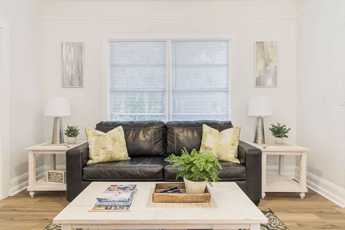 智能电视、书、办公室