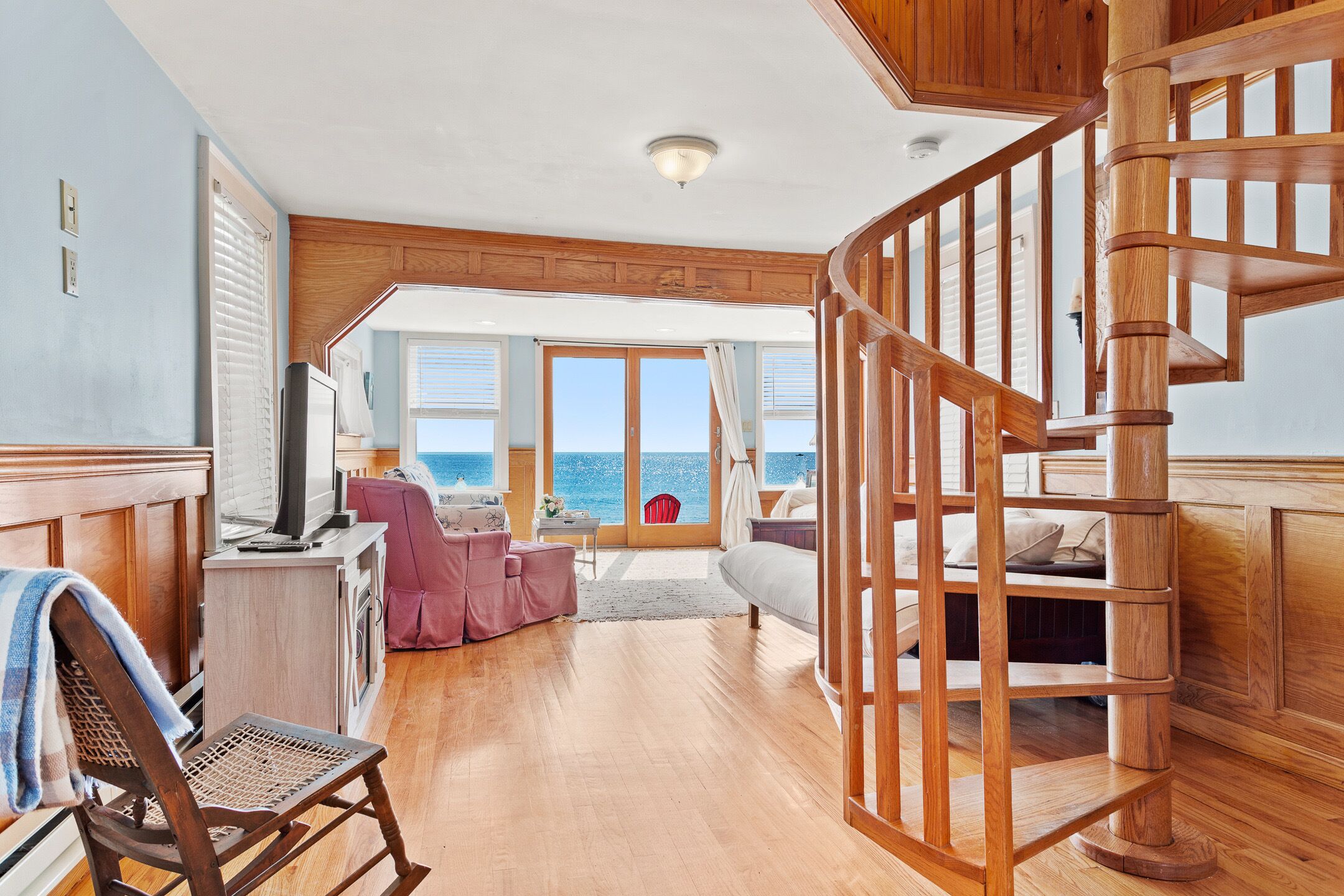 Winter Rental Avail. Oceanfront Custom Cottage Direct Beach Access