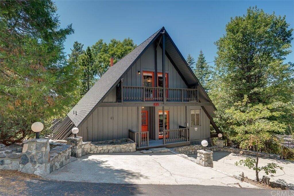 Antler Lodge 3BR/3BA Storybook A-frame, Lake Views