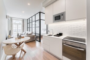 Frigorifero, microonde, forno, macchina per tè/caffè