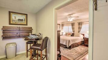 Bureau, accès Internet, draps fournis